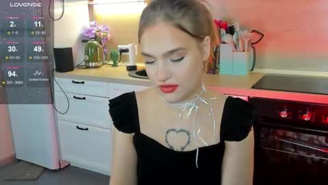 Snapshot of caroline_kiparis chatting on 12/13/24, 11:28 Caro online show from 12/13/24, 11:28