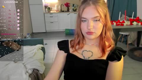 Snapshot of caroline_kiparis chatting on 12/27/24, 03:42 Caro online show from 12/27/24, 03:42