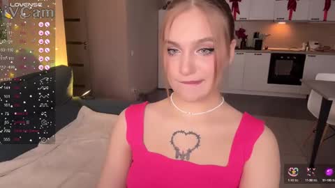Snapshot of caroline_kiparis chatting on 02/06/25, 10:21 Caro online show from 02/06/25, 10:21