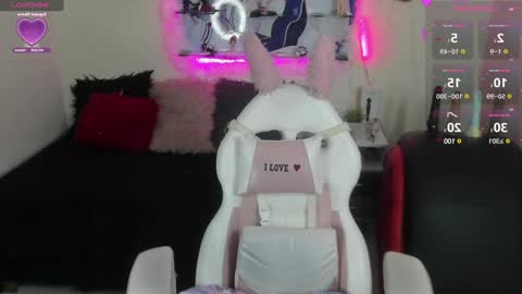 Snapshot of caroline_lenox chatting on 01/09/25, 05:34 Caroline Lenox online show from 01/09/25, 05:34