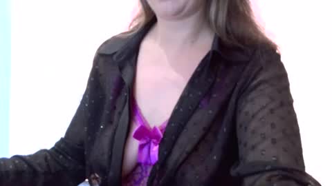 caroline_line2 online show from 11/20/25, 09:09