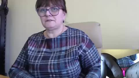 Snapshot of carolinedream_ chatting on 02/14/25, 12:25 CarolineDream online show from 02/14/25, 12:25