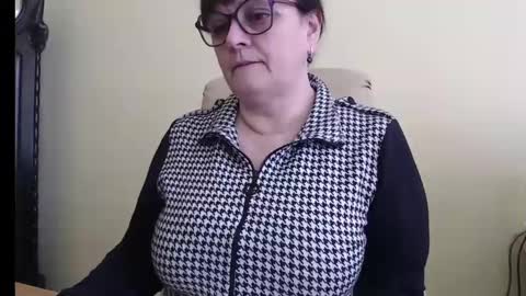 Snapshot of carolinedream_ chatting on 02/21/25, 06:29 CarolineDream online show from 02/21/25, 06:29