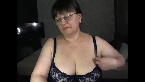 Snapshot of carolinedream_ chatting on 02/24/25, 06:15 CarolineDream online show from 02/24/25, 06:15