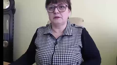 Snapshot of carolinedream_ chatting on 02/28/25, 06:32 CarolineDream online show from 02/28/25, 06:32