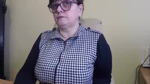 Snapshot of carolinedream_ chatting on 03/11/25, 06:32 CarolineDream online show from 03/11/25, 06:32