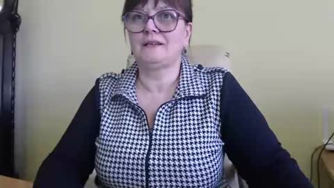 Snapshot of carolinedream_ chatting on 03/11/25, 01:12 CarolineDream online show from 03/11/25, 01:12