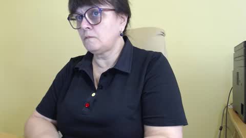 Snapshot of carolinedream_ chatting on 09/15/25, 05:29 CarolineDream online show from 09/15/25, 05:29