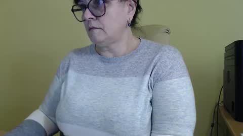 Snapshot of carolinedream_ chatting on 09/22/25, 12:18 CarolineDream online show from 09/22/25, 12:18