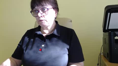 Snapshot of carolinedream_ chatting on 09/24/25, 06:17 CarolineDream online show from 09/24/25, 06:17