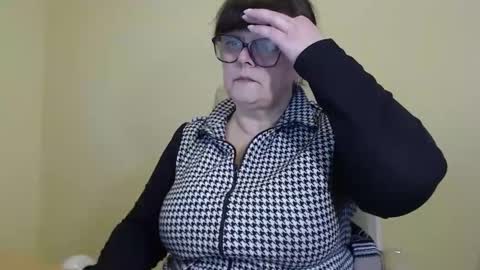 Snapshot of carolinedream_ chatting on 10/13/25, 05:18 CarolineDream online show from 10/13/25, 05:18