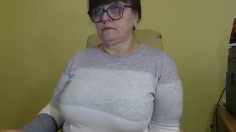 Snapshot of carolinedream_ chatting on 10/15/25, 06:35 CarolineDream online show from 10/15/25, 06:35