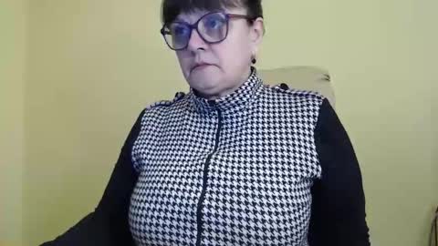 Snapshot of carolinedream_ chatting on 10/24/25, 09:28 CarolineDream online show from 10/24/25, 09:28