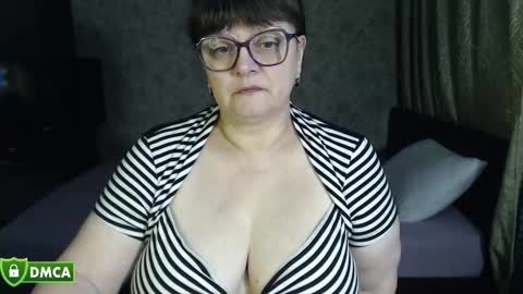 Snapshot of carolinedream_ chatting on 10/29/25, 07:04 CarolineDream online show from 10/29/25, 07:04