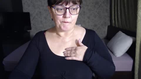 Snapshot of carolinedream_ chatting on 11/15/25, 05:31 CarolineDream online show from 11/15/25, 05:31