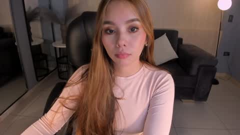 Snapshot of carolinegrace_ chatting on 12/11/24, 03:02 Caro online show from 12/11/24, 03:02