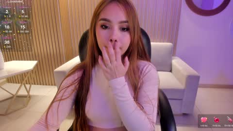 Snapshot of carolinegrace_ chatting on 12/15/24, 10:47 Caro online show from 12/15/24, 10:47