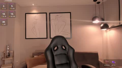 Snapshot of carolinegrace_ chatting on 01/14/25, 02:11 Caro online show from 01/14/25, 02:11