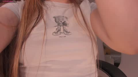 Snapshot of carolinegrace_ chatting on 02/07/25, 10:19 Caro online show from 02/07/25, 10:19