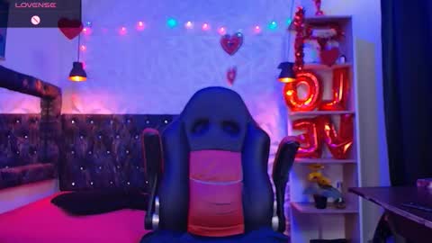 Caroline Scoth online show from 03/12/25, 06:55