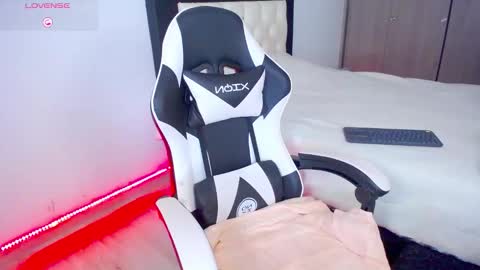 CarolinneFiotti online show from 11/02/25, 08:22