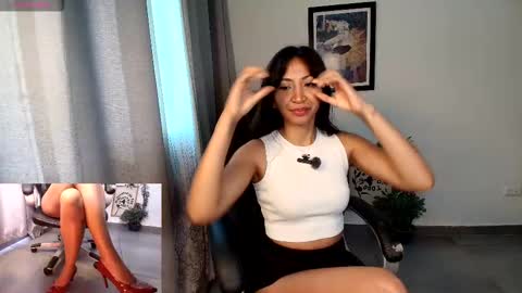 Snapshot of carolu_ chatting on 09/17/25, 12:40 Caro online show from 09/17/25, 12:40