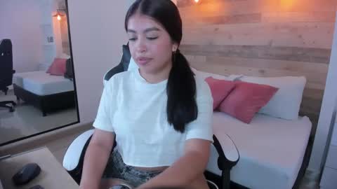 carriepink_ online show from 09/16/25, 12:17