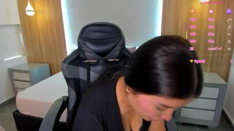 carriepink_ online show from 11/10/25, 01:32