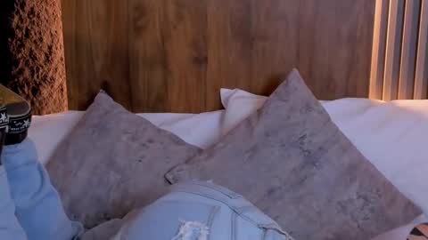 Snapshot of casandra_busting chatting on 01/29/25, 07:43 Casandra online show from 01/29/25, 07:43