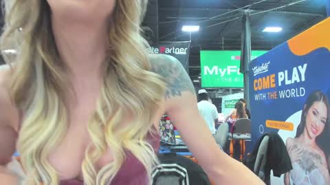 casey kisses online show from 10/26/25, 06:58