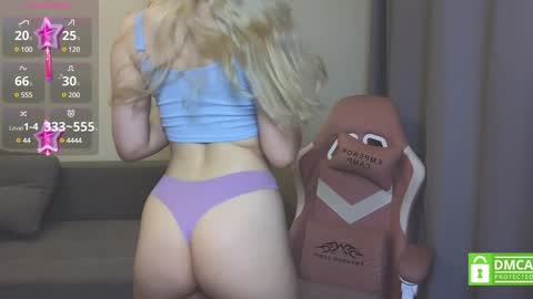 Snapshot of caseylabow chatting on 12/17/24, 01:38 My name is Casey... Nice to meet you I will be happy to have funthumbs up please its important online show from 12/17/24, 01:38
