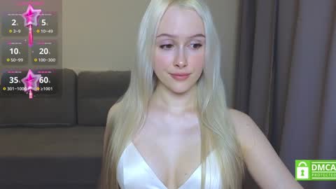 Snapshot of caseylabow chatting on 12/22/24, 04:17 My name is Casey... Nice to meet you I will be happy to have funthumbs up please its important online show from 12/22/24, 04:17