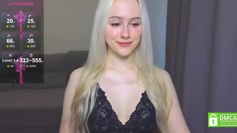 Snapshot of caseylabow chatting on 03/04/25, 02:38 My name is Casey... Nice to meet you I will be happy to have funthumbs up please its important online show from 03/04/25, 02:38