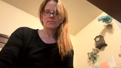 Snapshot of casidy1 chatting on 02/19/25, 01:29 casidy1 online show from 02/19/25, 01:29