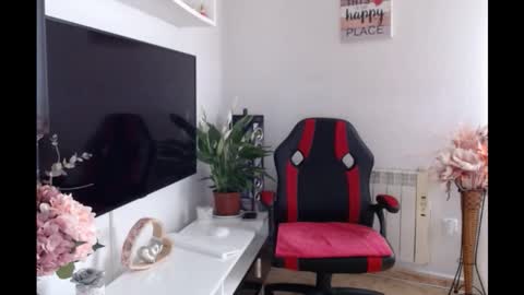 Snapshot of casperlove69 chatting on 11/10/25, 10:36 Alice online show from 11/10/25, 10:36