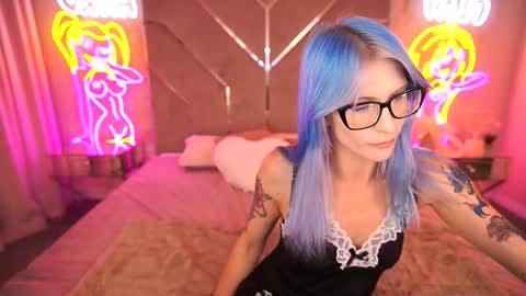 Cassandra online show from 10/21/25, 10:43