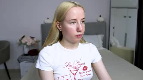 Snapshot of cassie_kelman chatting on 11/01/25, 09:17 Cassie online show from 11/01/25, 09:17