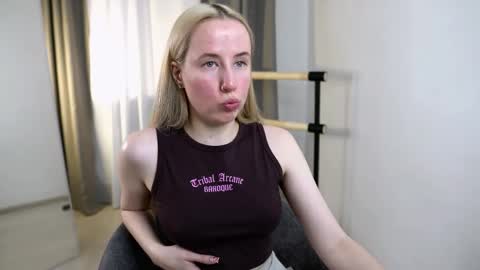 Snapshot of cassie_kelman chatting on 11/15/25, 09:21 Cassie online show from 11/15/25, 09:21