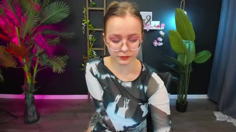 Snapshot of cassiecool chatting on 01/18/25, 11:33 assie online show from 01/18/25, 11:33