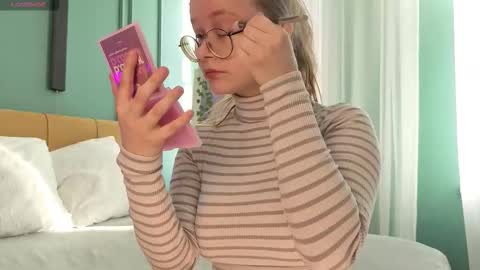 Snapshot of cassiecool chatting on 10/18/25, 12:28 assie online show from 10/18/25, 12:28