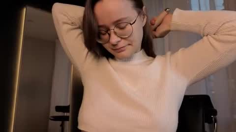 Snapshot of cassiecool chatting on 11/13/25, 12:37 assie online show from 11/13/25, 12:37