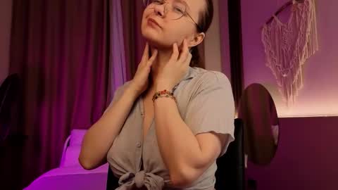 Snapshot of cassiecool chatting on 11/26/25, 01:01 assie online show from 11/26/25, 01:01