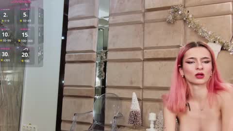 Snapshot of cassiefoxx_ chatting on 12/15/24, 07:53 Cassie online show from 12/15/24, 07:53
