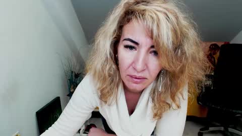 Snapshot of cassiejonas chatting on 01/27/25, 02:31 CassieJonas online show from 01/27/25, 02:31