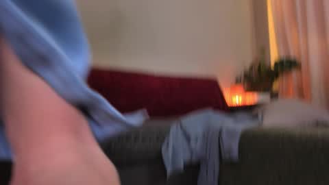 Snapshot of cassisland chatting on 11/19/25, 05:40 cassandra online show from 11/19/25, 05:40