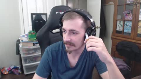 Snapshot of casuallycorrupt chatting on 10/14/25, 05:08 casuallycorrupt online show from 10/14/25, 05:08
