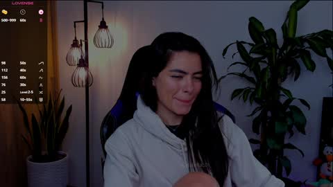 Snapshot of catalella_01 chatting on 12/12/24, 10:20 MACARENA online show from 12/12/24, 10:20