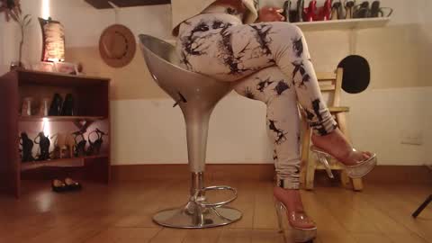 Catalina bruce2 online show from 10/08/25, 01:14