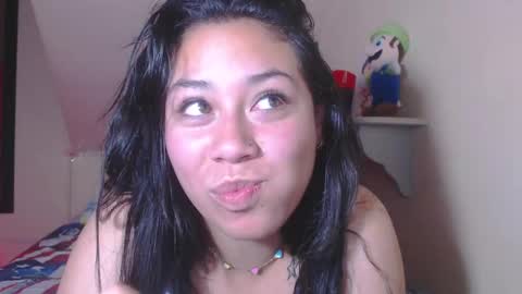 Snapshot of catalina_saenz19 chatting on 09/21/25, 10:22 Catalina Saenz online show from 09/21/25, 10:22
