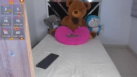 Snapshot of catalina_smith__ chatting on 09/17/25, 11:17 Catalina online show from 09/17/25, 11:17